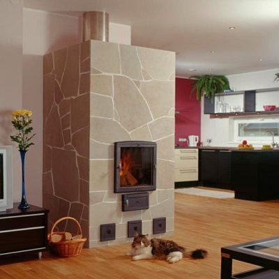 Tellistest ahi viimistletud vabakujuliste dolomiidist plaatidega
