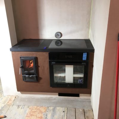 savikrohviga pliit koos elektripliidi ja elektrilise praeahjuga